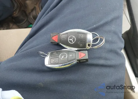 2016 Mercedes-Benz Glc 300 z USA, uszkodzony, nr VIN WDC0G4JB7GF085875